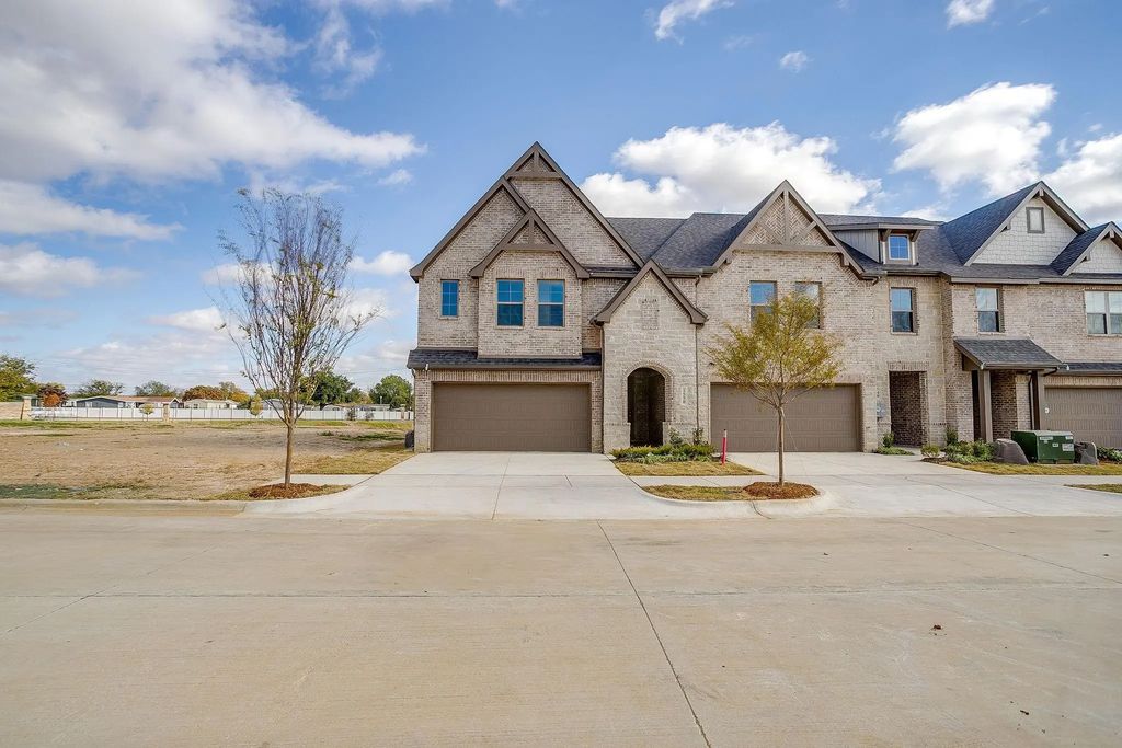 1542 Homeplace Circle, Mansfield