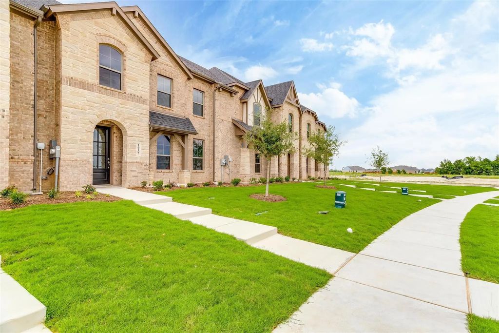 1529 Homeplace Circle, Mansfield