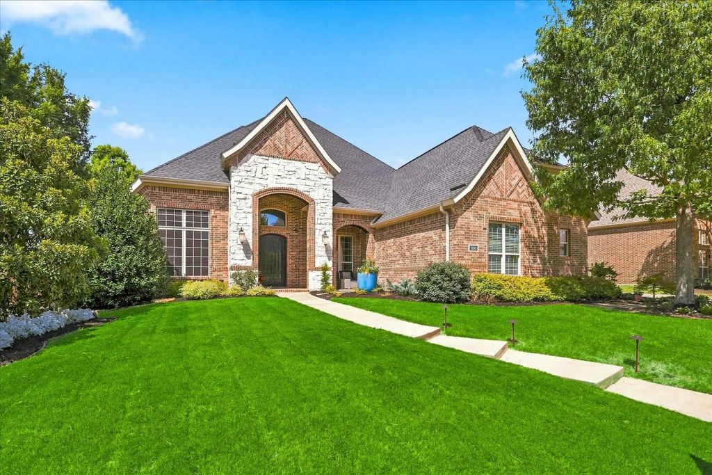 300 Hawks Ridge Trail, Colleyville