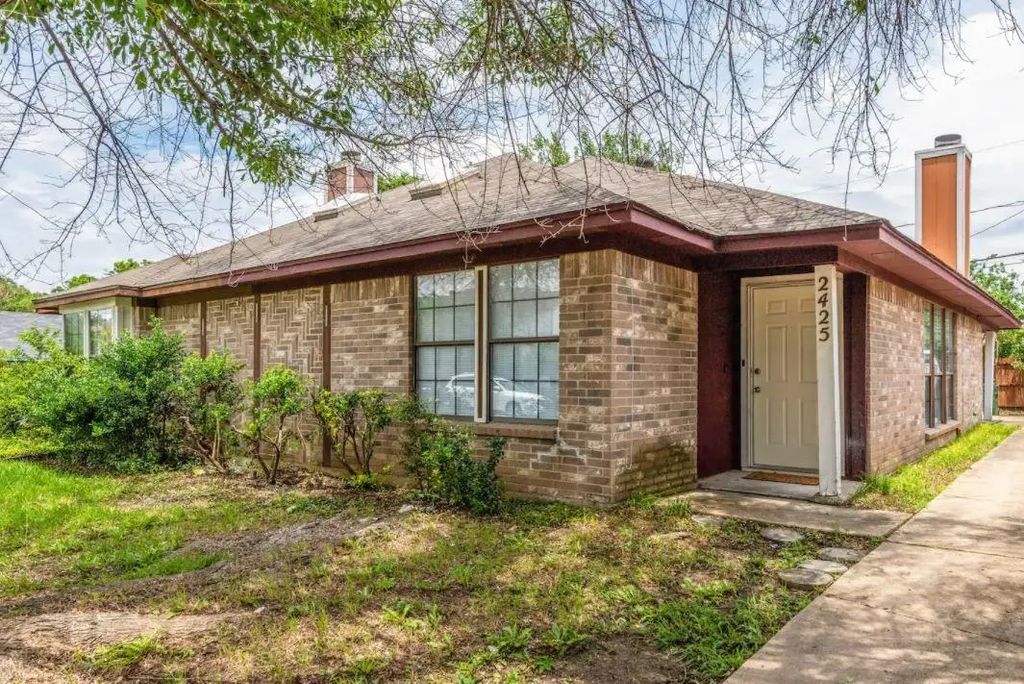 2425 Summer Place Drive, Arlington
