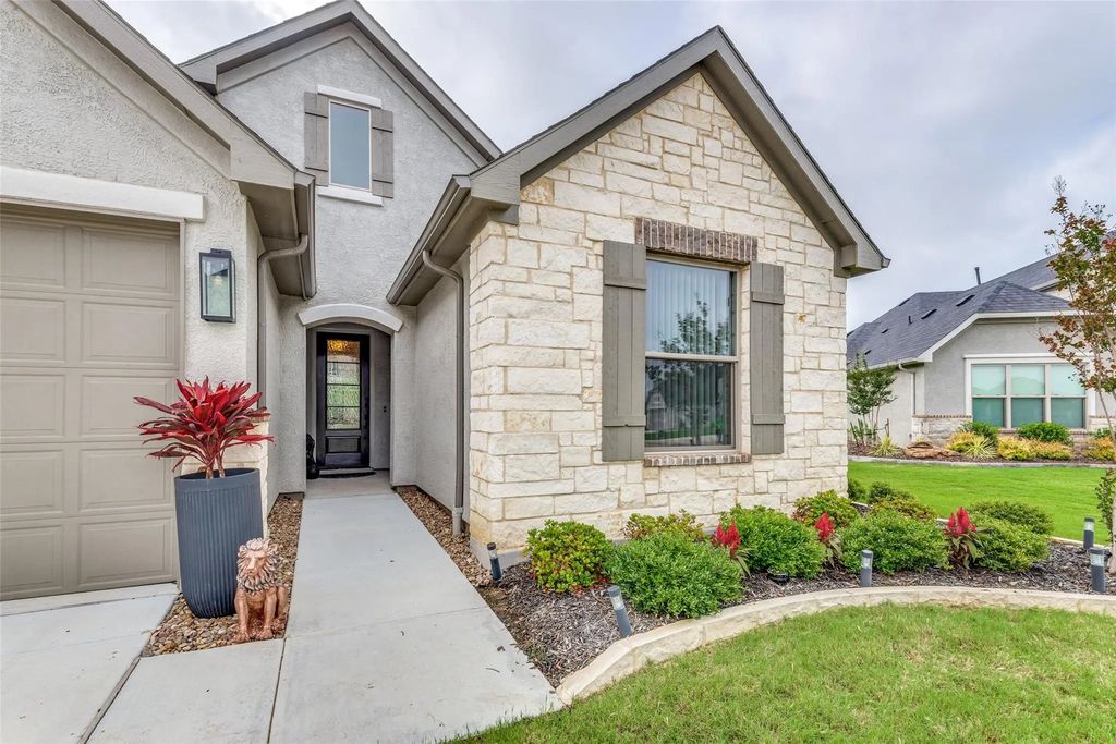 8509 Cocobolo Drive, Denton