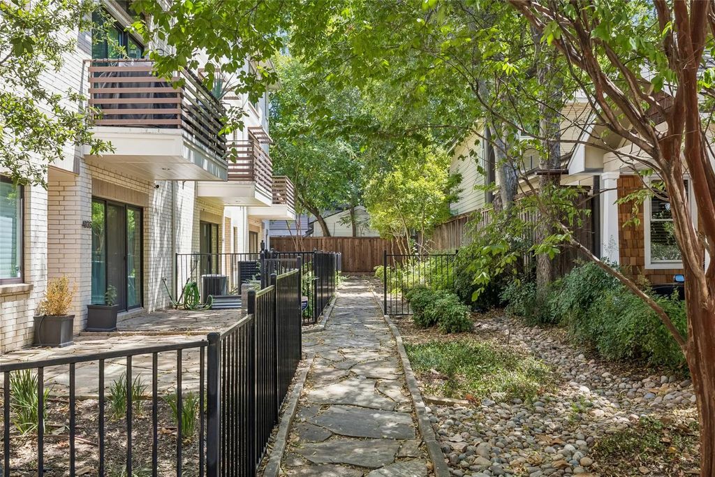 4025 Lemmon Tree Place, Dallas