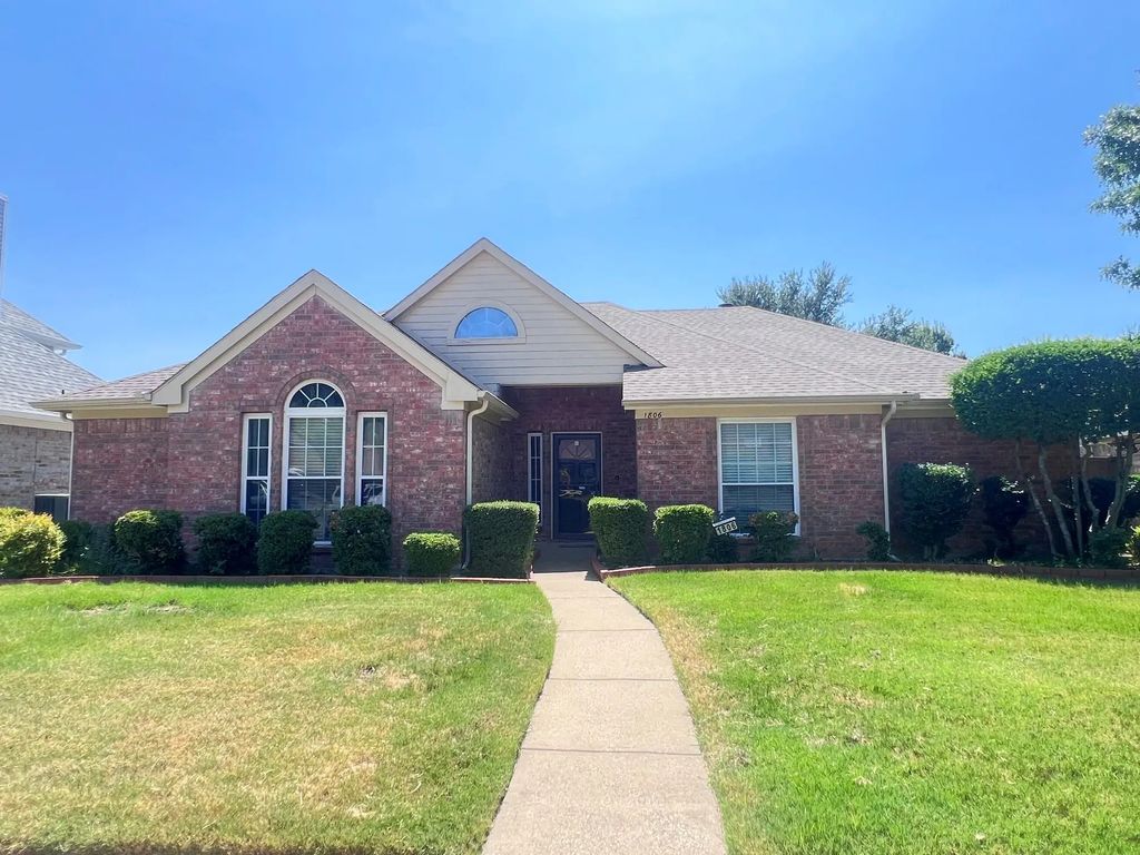 1806 Dalewood Trail, Garland
