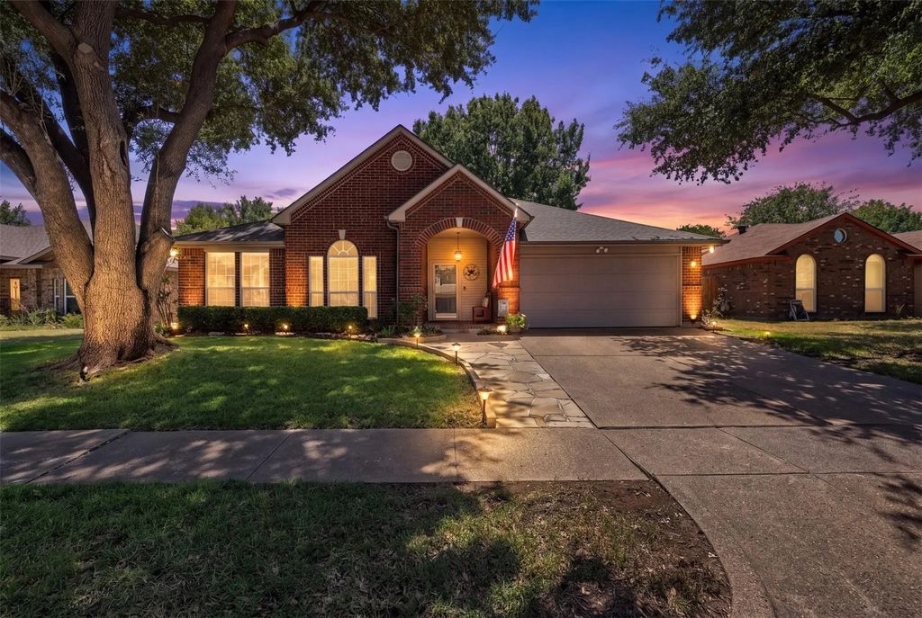 2741 White Oak Drive, Grand Prairie
