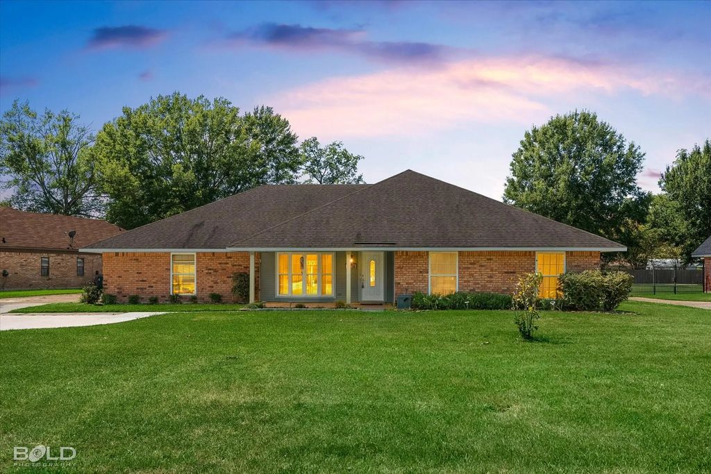 2107 Surrey Lane, Bossier City