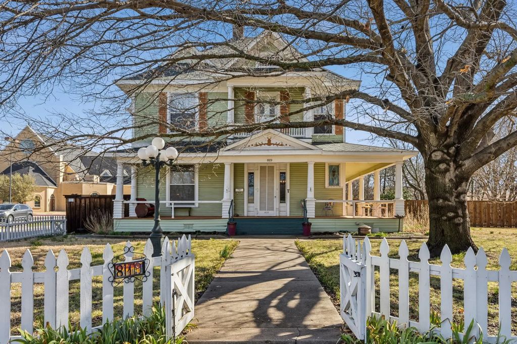 819 S Crockett Street, Sherman