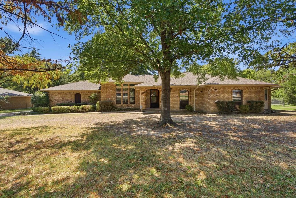 109 Clover Drive, Gun Barrel City
