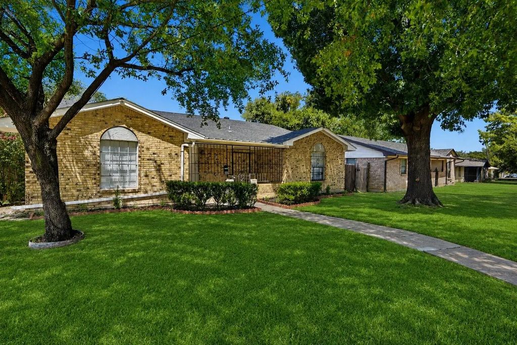 831 Kelso Drive, Dallas