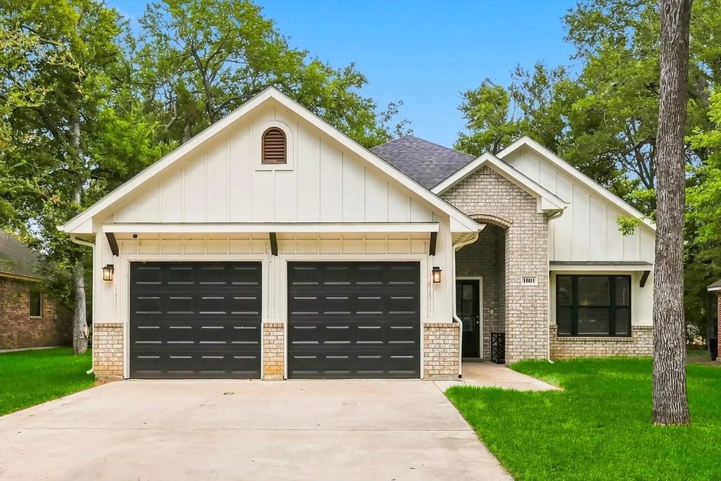 1001 Oak Valley Road, Burleson