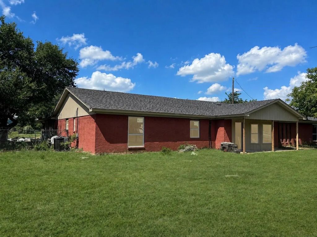 825 Alan Drive, Burleson