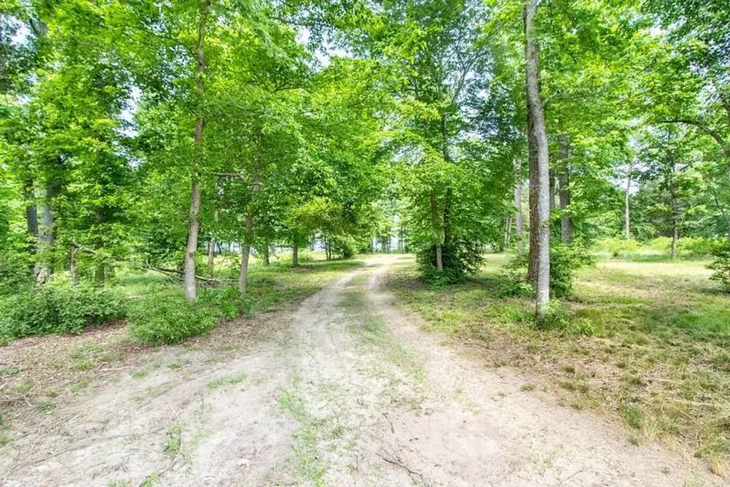 3126 Shadow Pine Drive, Larue