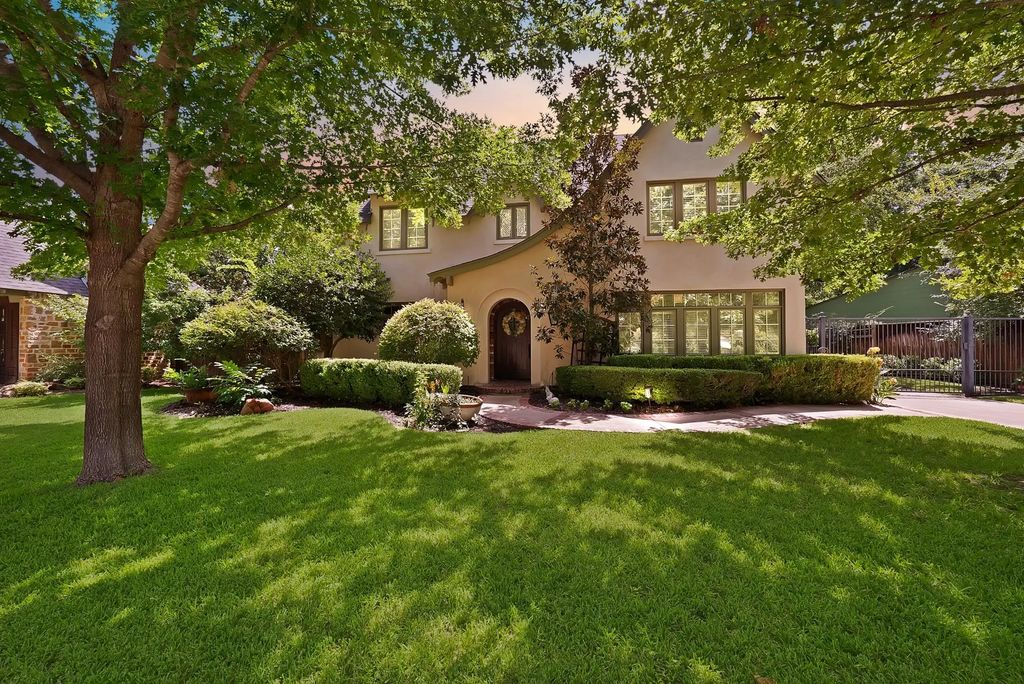 860 N Bailey Avenue, Fort Worth