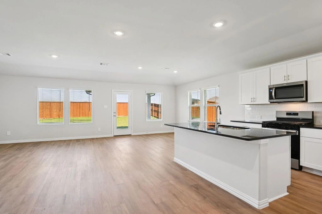 2115 Longchamp Lane, Seagoville