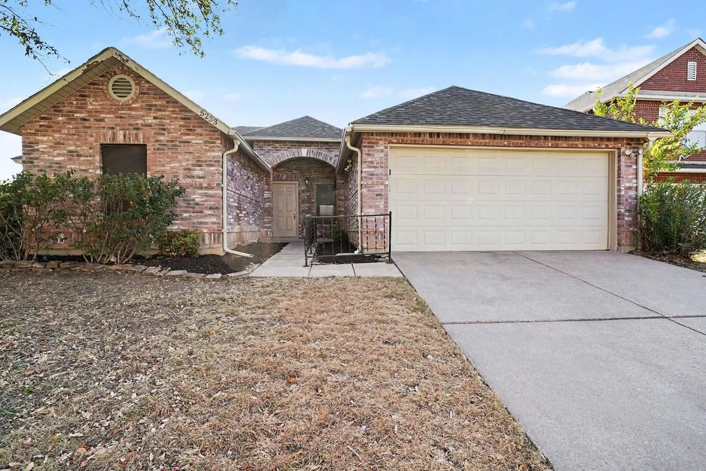 5233 Blue Circle, Haltom City