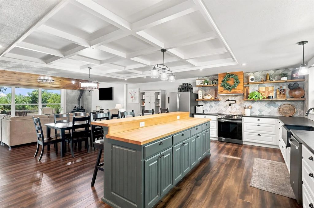 1724 County Road 4790, Boyd