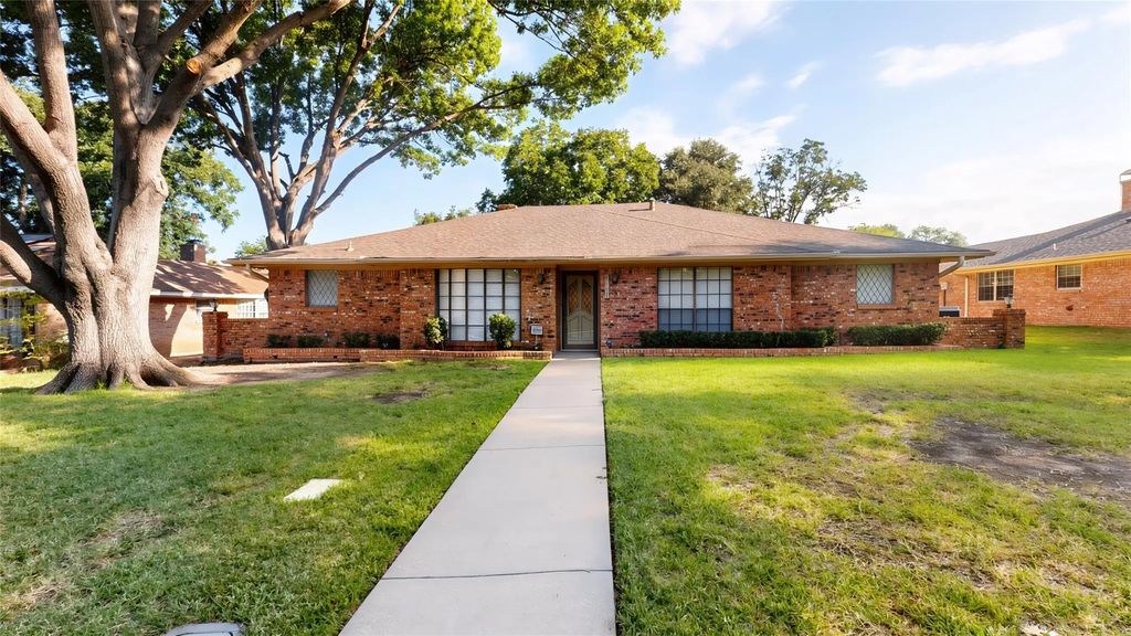 1543 Glenhill Lane, Lewisville