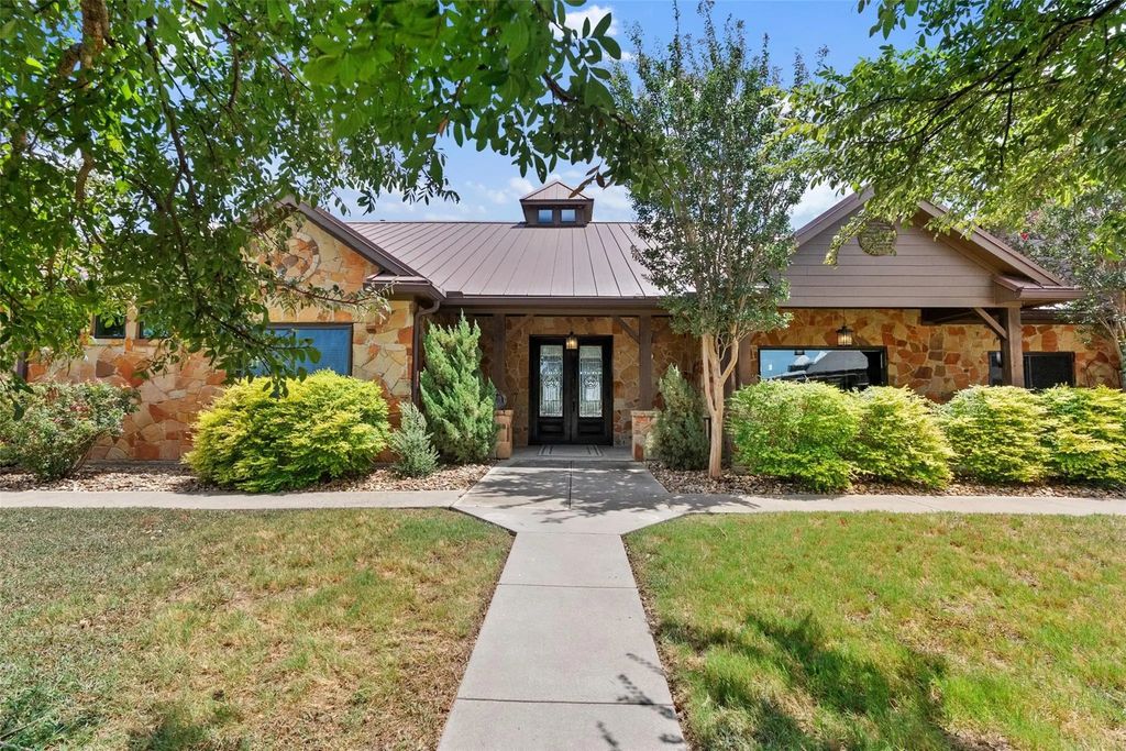 894 Blue Cut Road N, McGregor