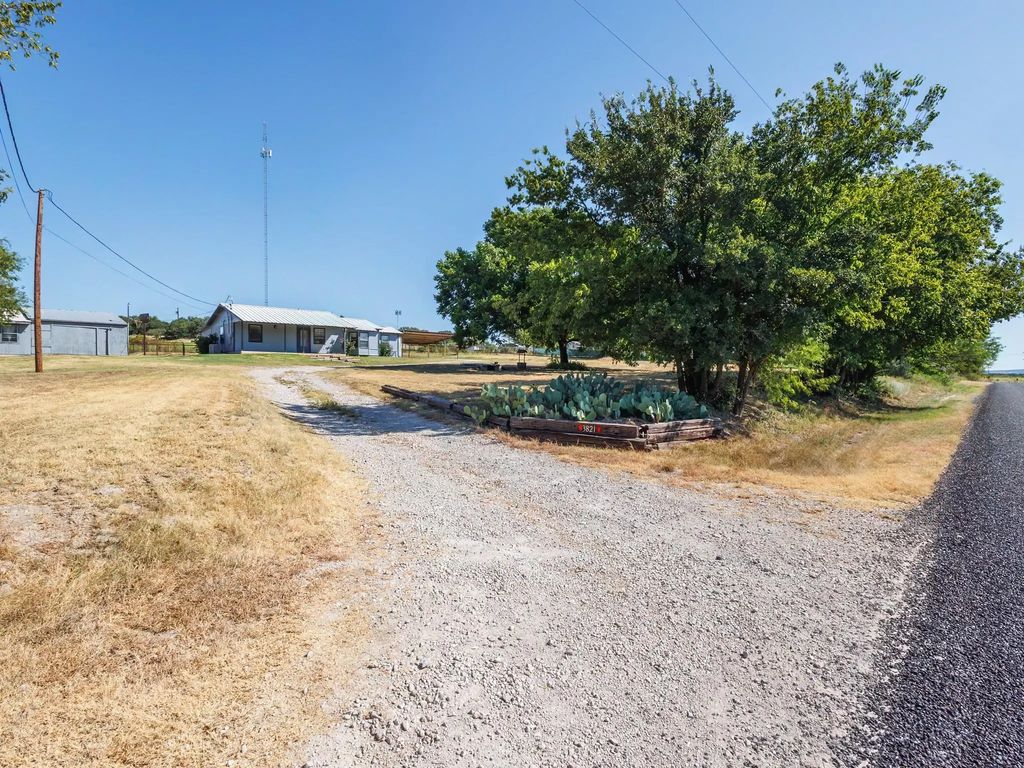 3821 Fm 590 S, Zephyr