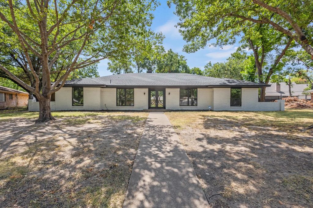 729 Surrey Circle, Grand Prairie