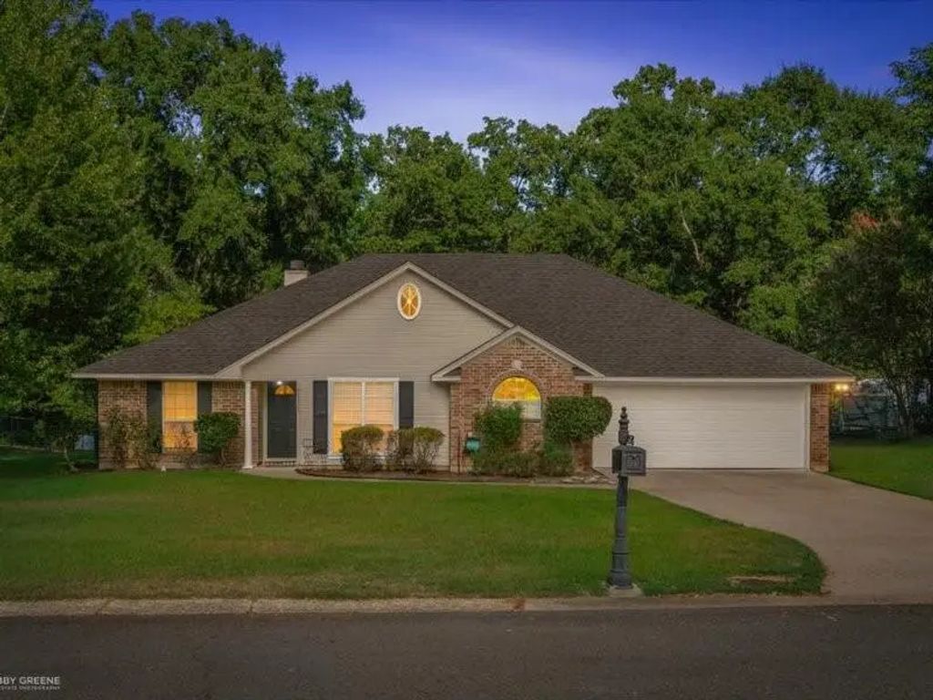 1306 Whispering Pines Drive, Minden