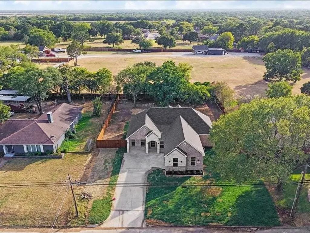 855 N Kaufman Street, Seagoville