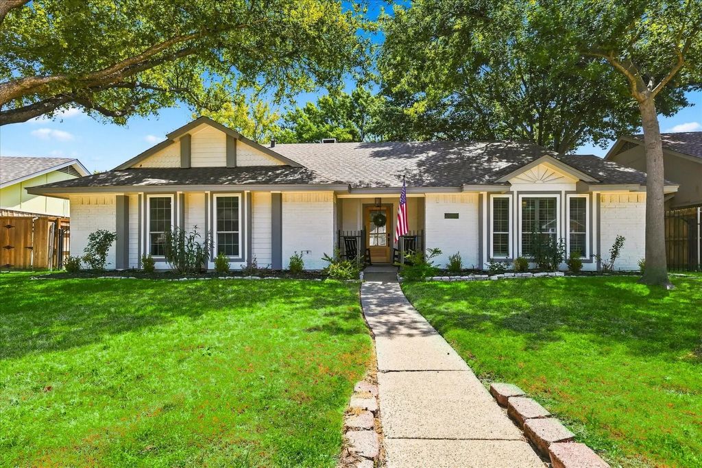 218 Creekside Lane, Coppell