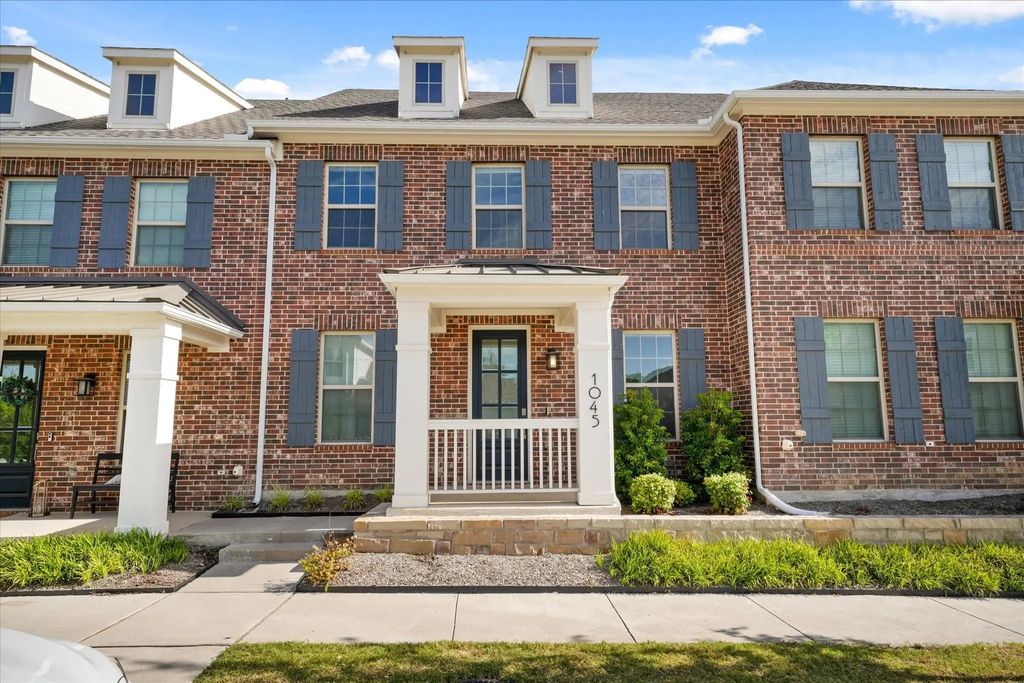 1045 Thomas Place, Carrollton