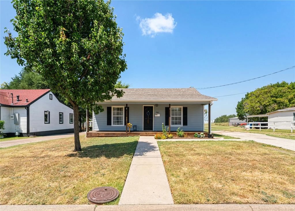 705 N Washington Street, Farmersville