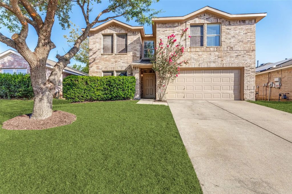 1004 Triple Crown Drive, Fort Worth