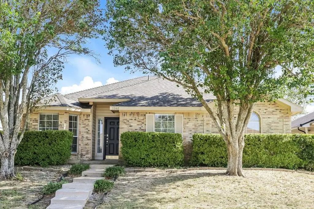 1040 Glencrest Drive, Cedar Hill