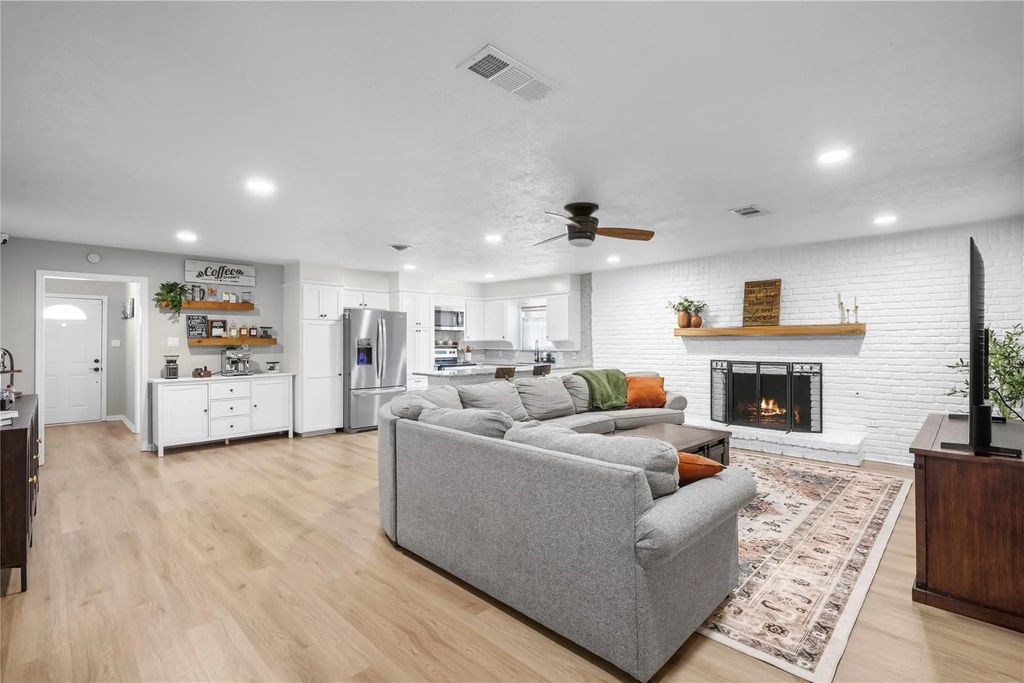 213 Wilshire Drive, Euless