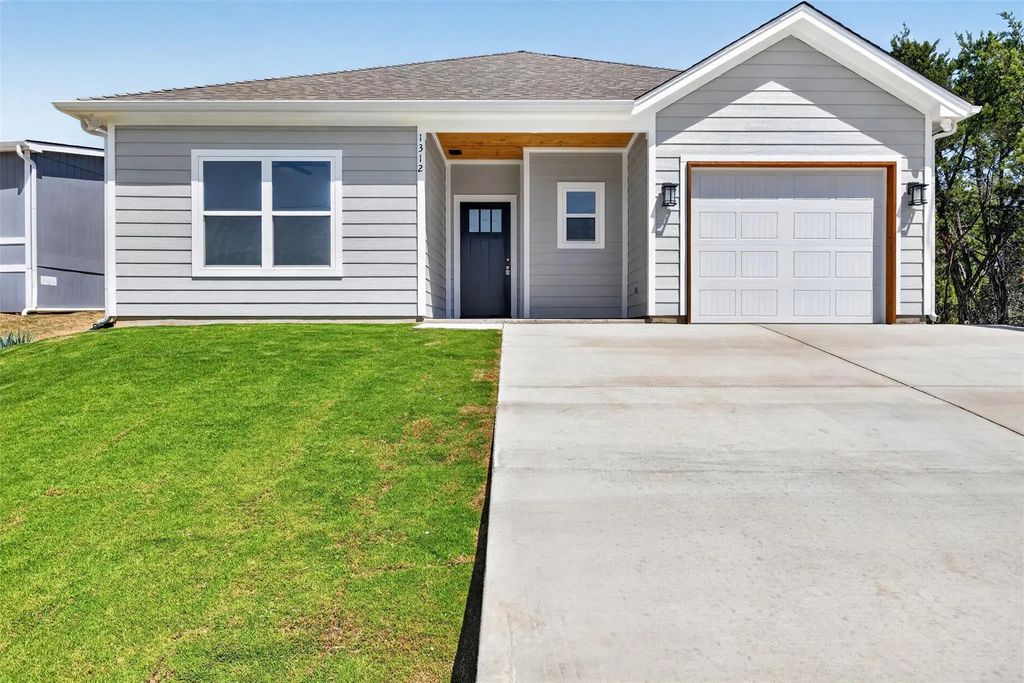 1312 Phoenix Court, Granbury