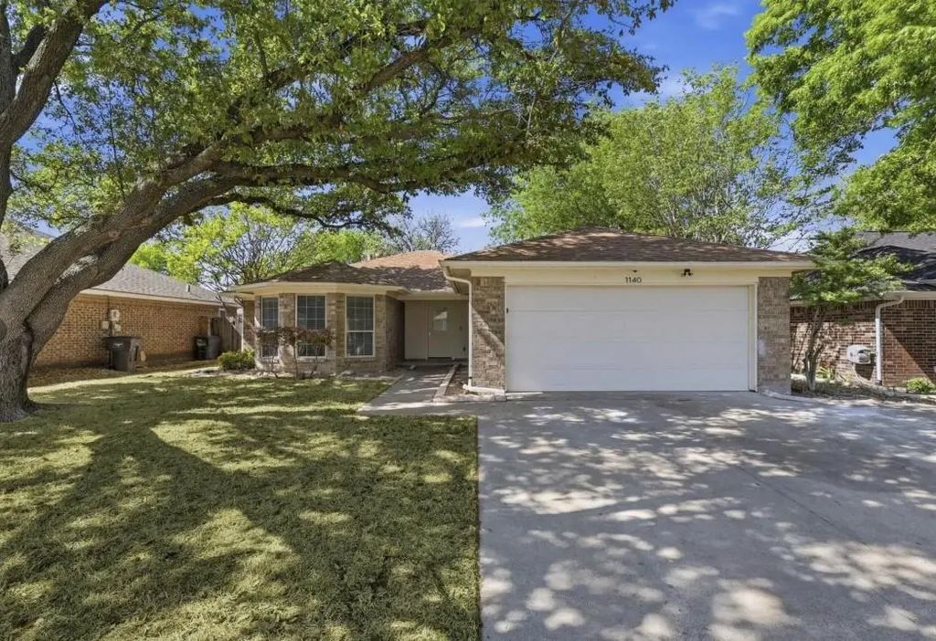 1140 W Hills Terrace, Saginaw
