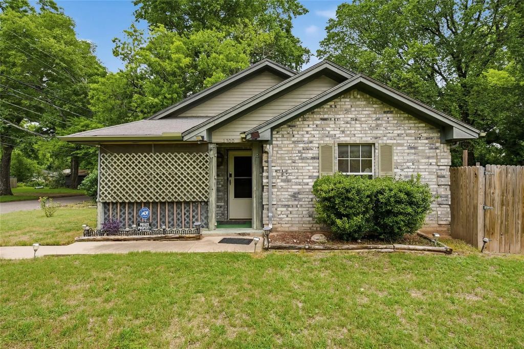 1300 Spring Street, Waco