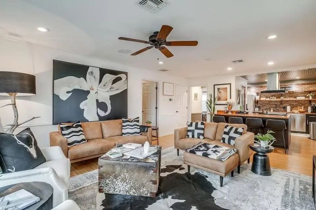 218 N Crockett Street, Granbury