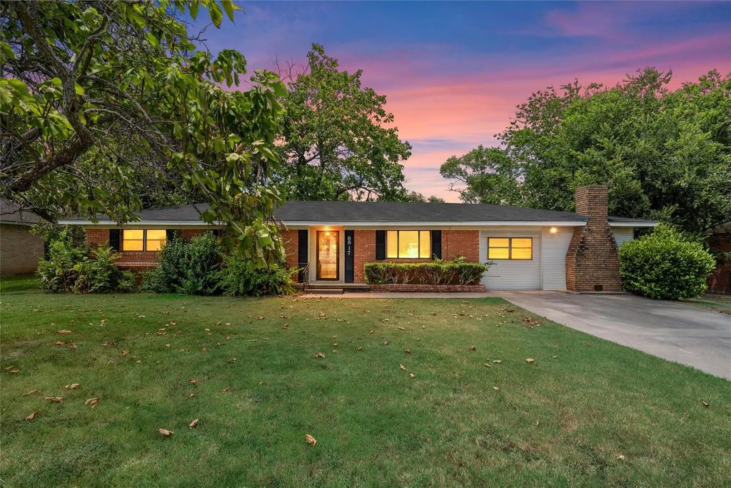 8817 Oakdale Drive, Woodway