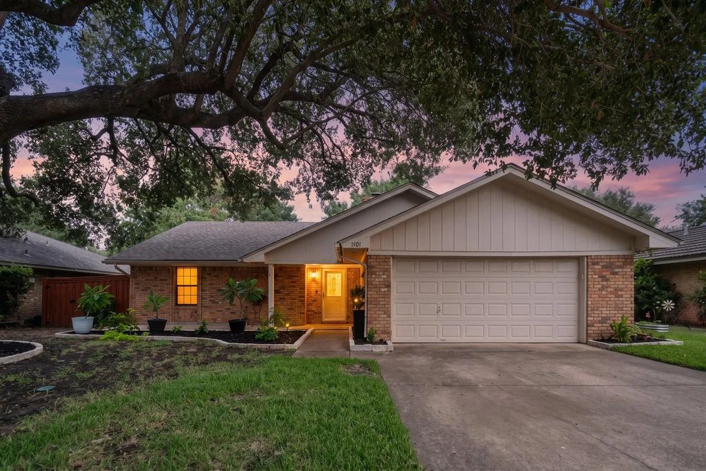 1101 De Pauw Drive, Arlington