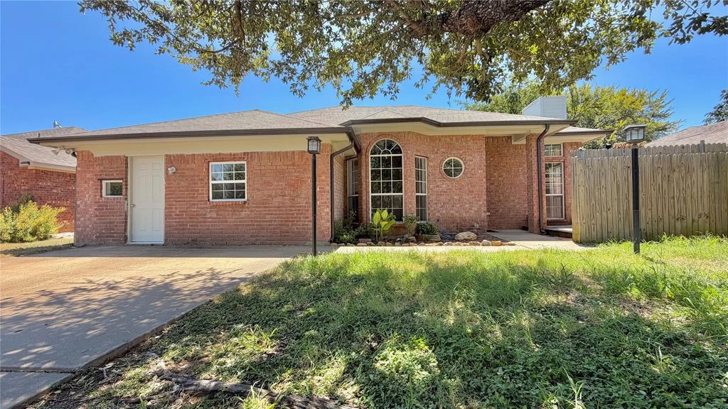 405 Odell Street, Cleburne