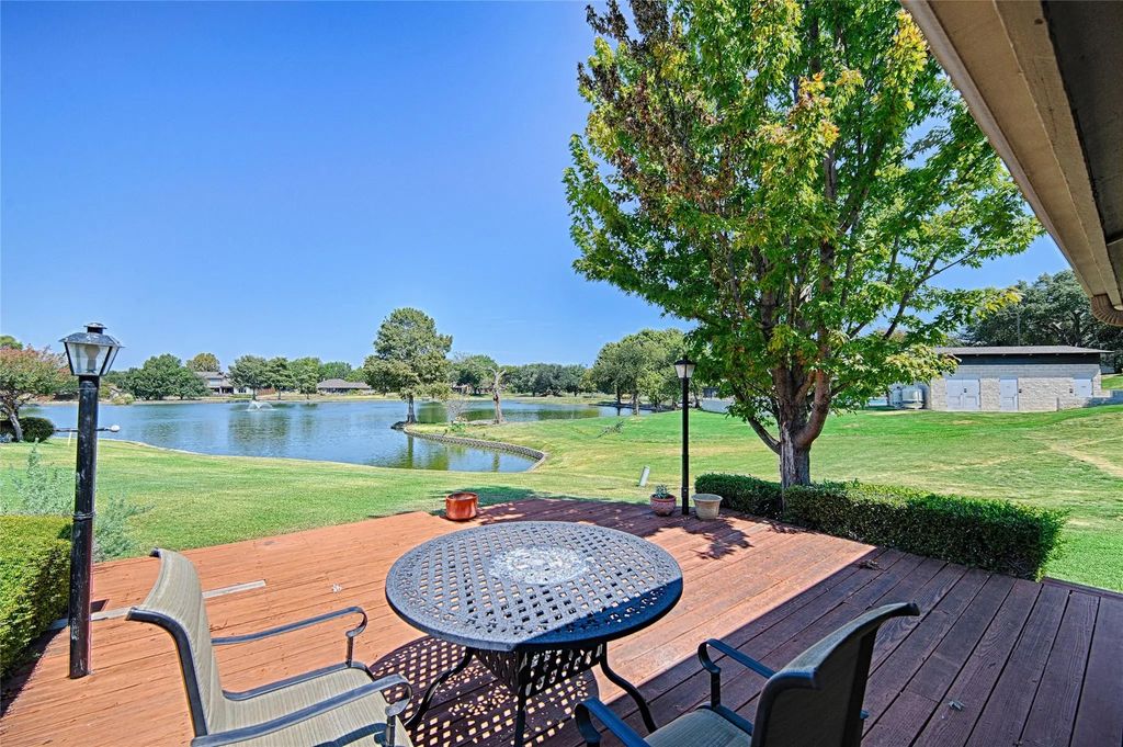 19 Country Lake Drive, Carrollton