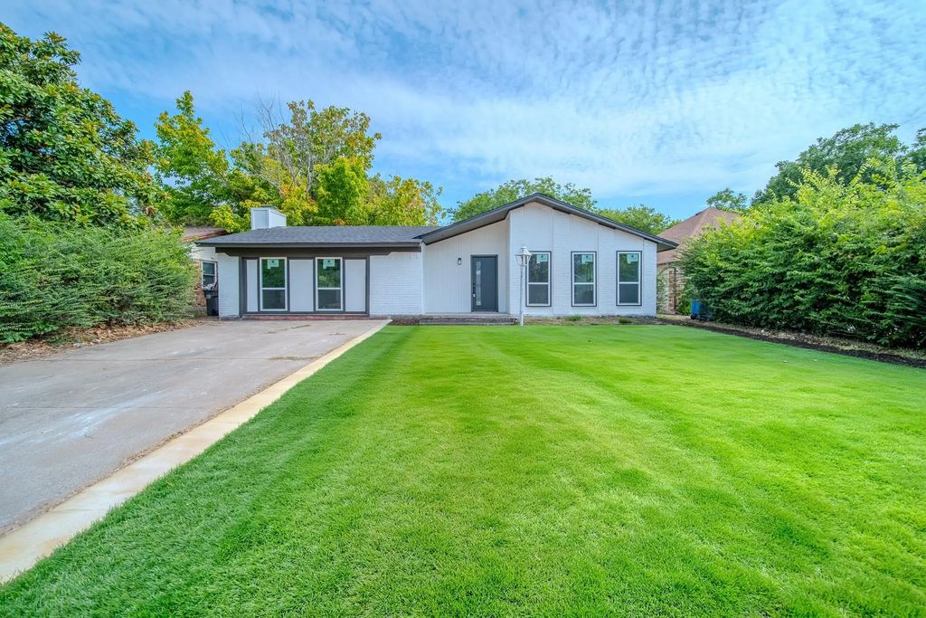 821 Lexington Drive, Lancaster