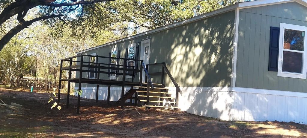 229 Maple Street, Gun Barrel City
