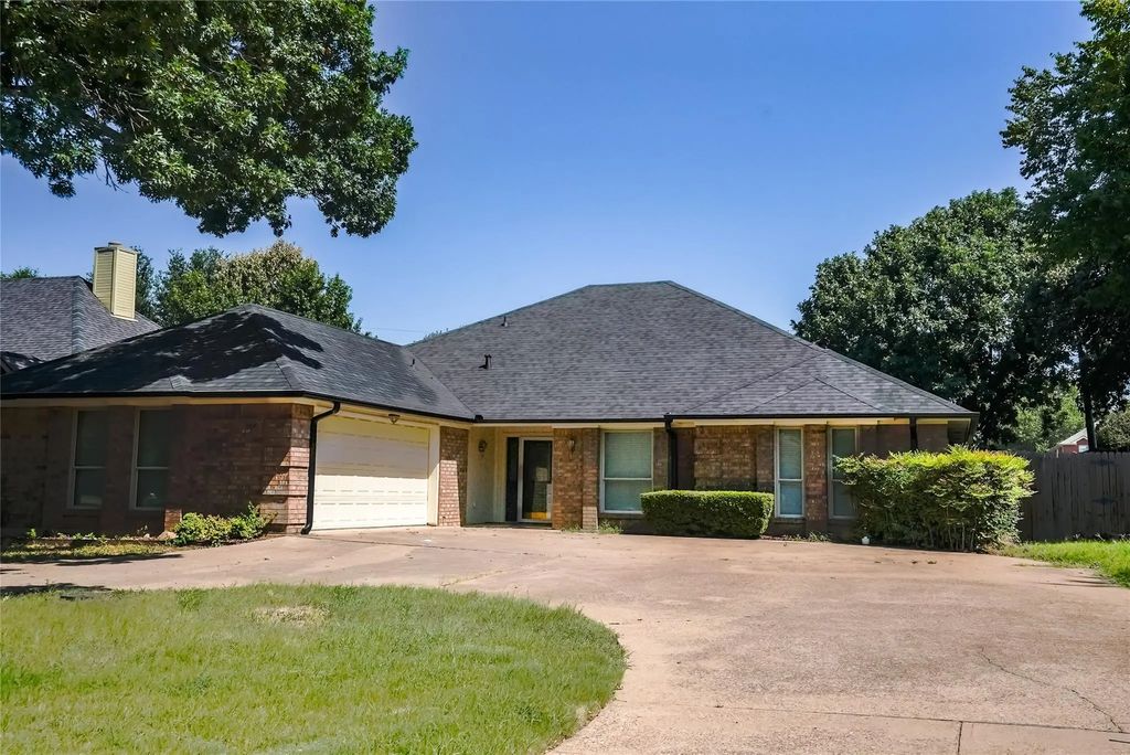 1123 Shady Oak Trail, Mansfield
