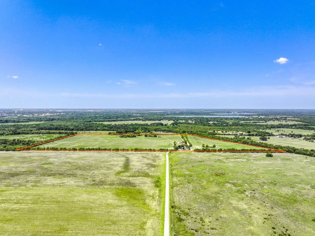 5726 County Road 4100, Greenville