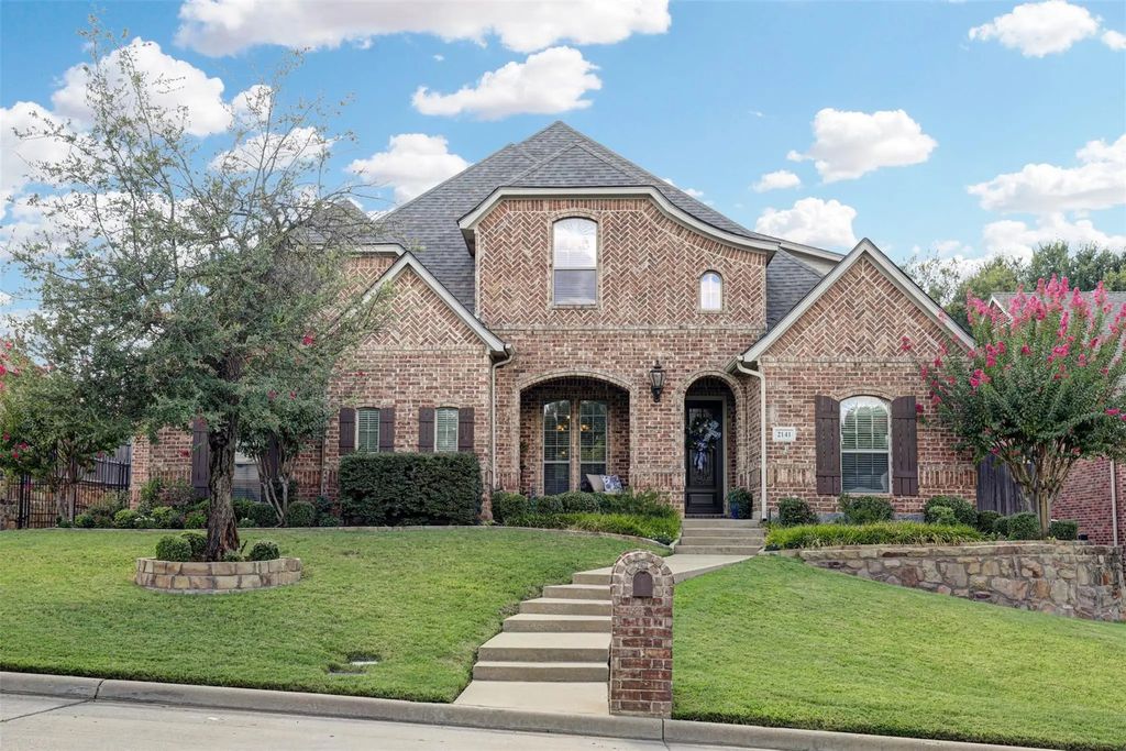 2141 Farrington Lane, Hurst