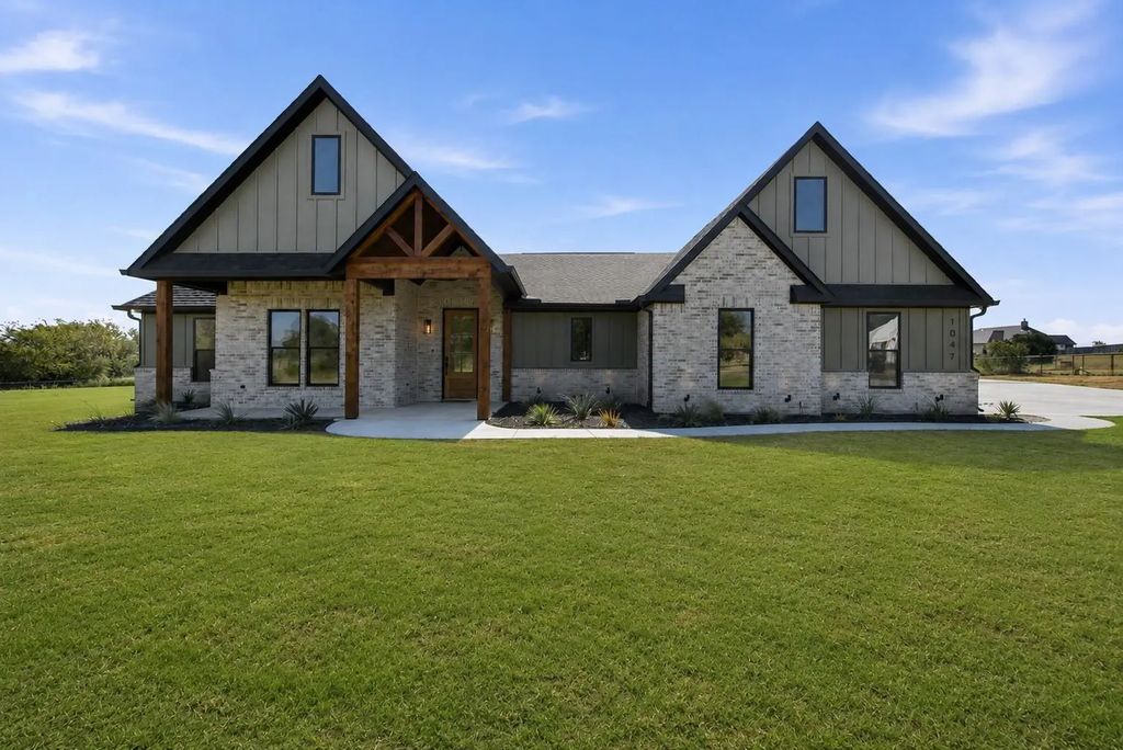 1047 Pioneer Crossing, Weatherford