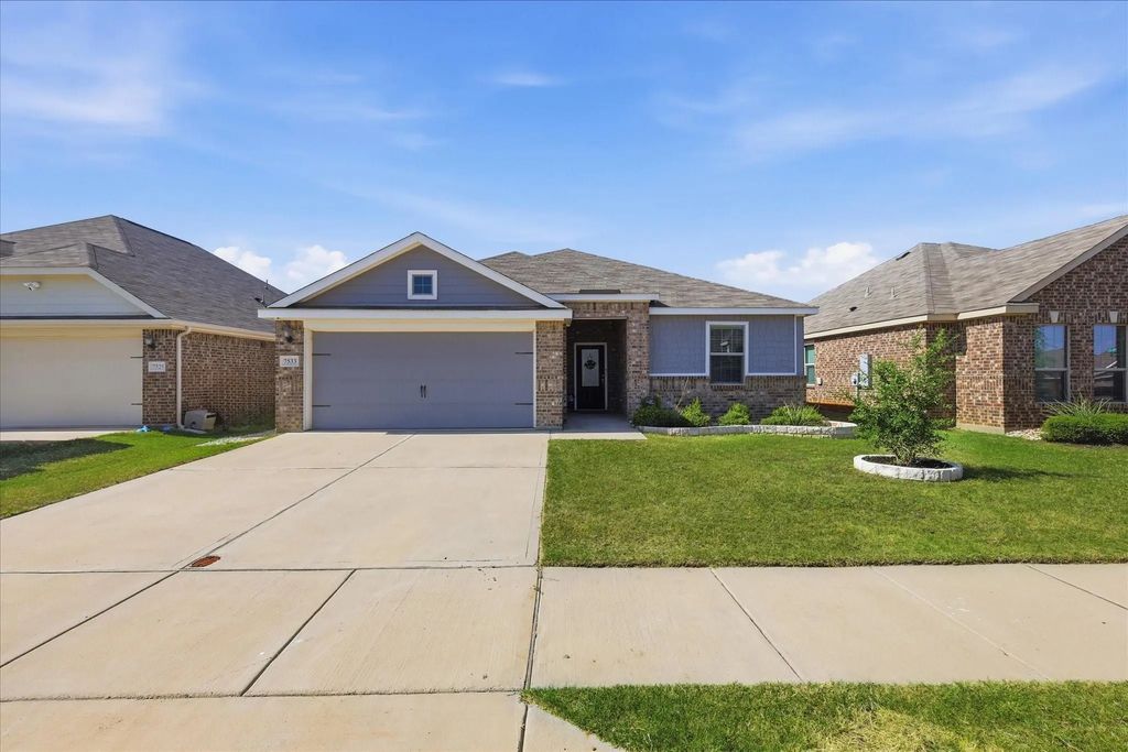 7533 Pleasant Oaks Street, Fort Worth