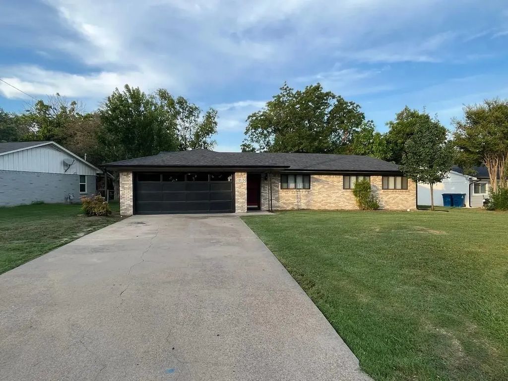 1213 Crestview Drive, Kaufman