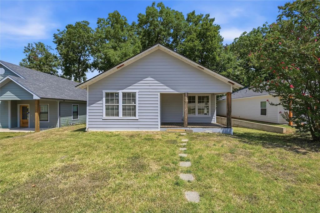 215 W Walker Street, Denison