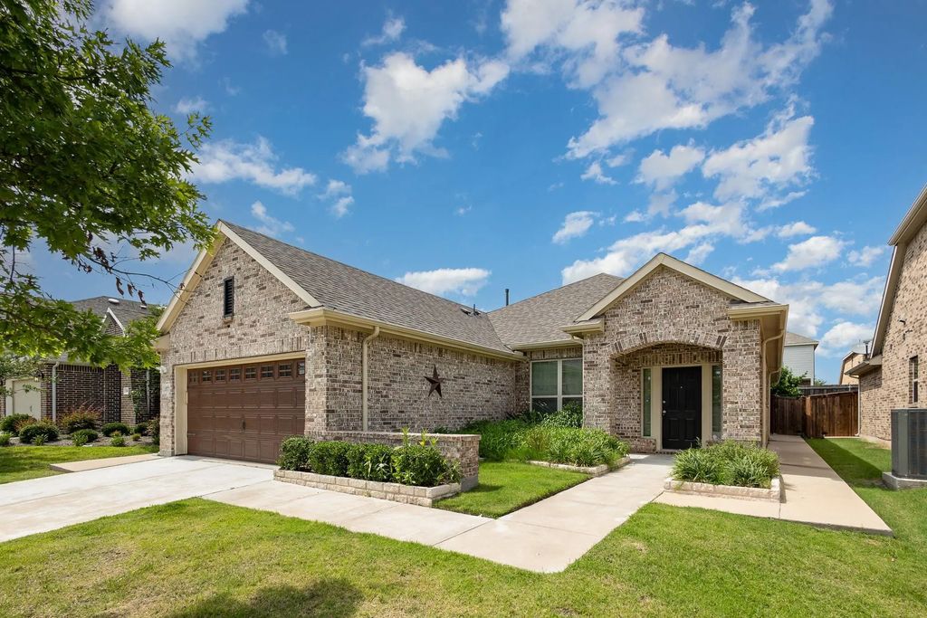 1572 Cedar Crest Drive, Forney