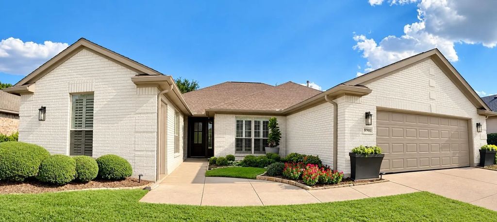 8901 Crestview Drive, Denton